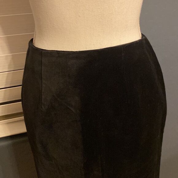 Apostrophe black velvet skirt - Picture 2 of 5